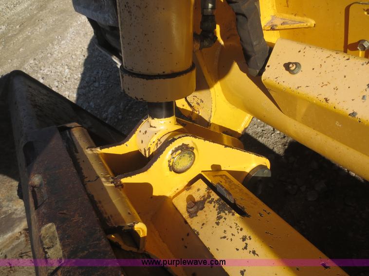image for item F8073 2005 Gehl 7810 Turbo skid steer