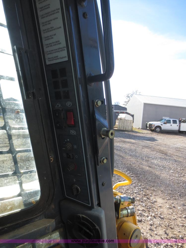 image for item F8073 2005 Gehl 7810 Turbo skid steer