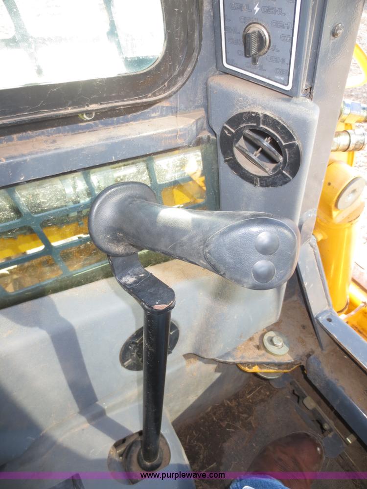 image for item F8073 2005 Gehl 7810 Turbo skid steer