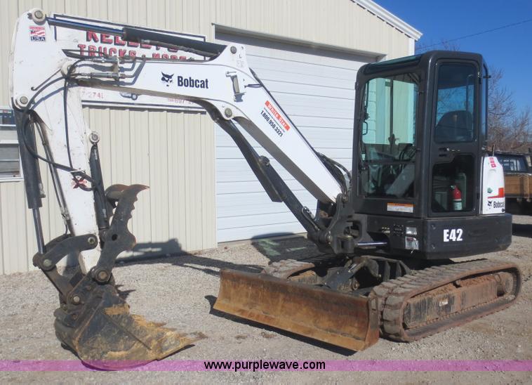 image for item F8129 2011 Bobcat E42 compact excavator