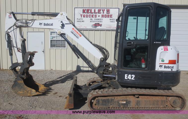 image for item F8129 2011 Bobcat E42 compact excavator