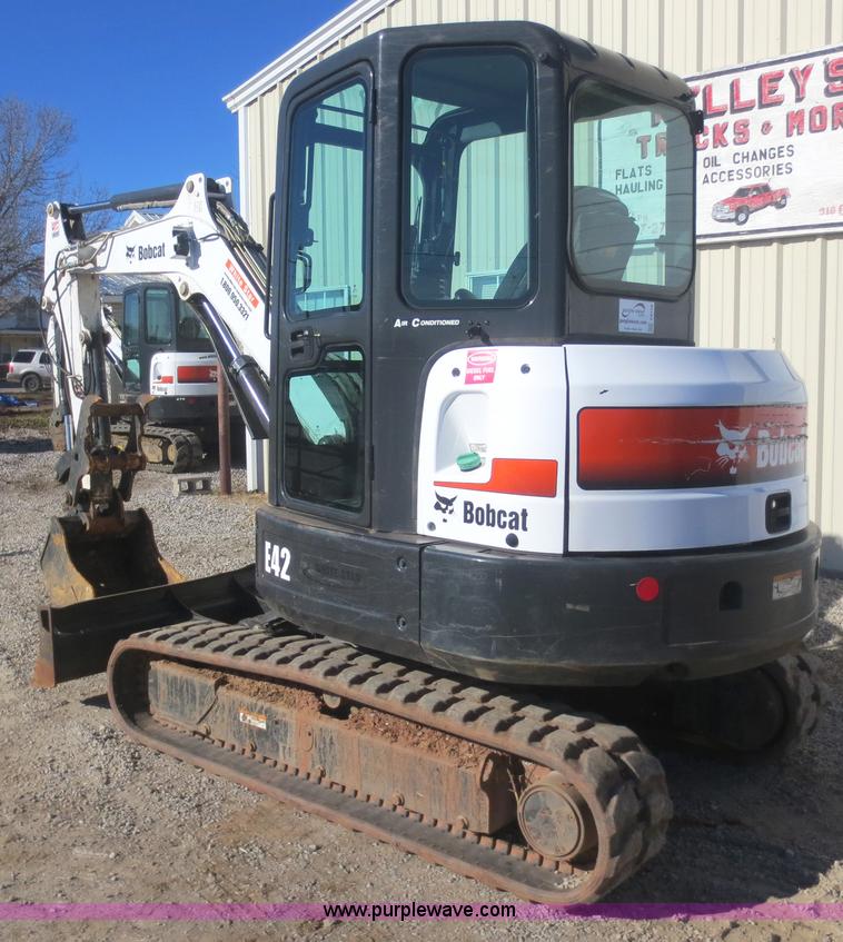 image for item F8129 2011 Bobcat E42 compact excavator
