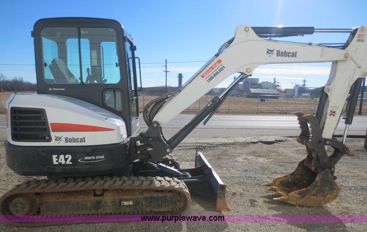 image for item F8129 2011 Bobcat E42 compact excavator