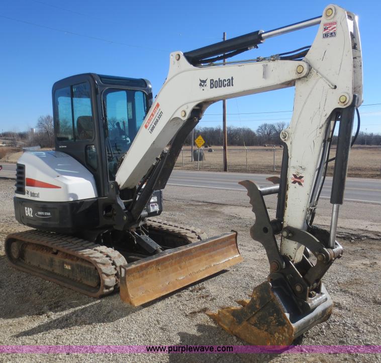 image for item F8129 2011 Bobcat E42 compact excavator
