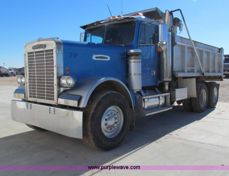 image for item G4388 1982 Freightliner dump truck