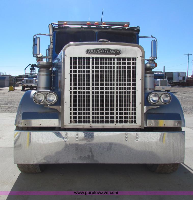 image for item G4388 1982 Freightliner dump truck