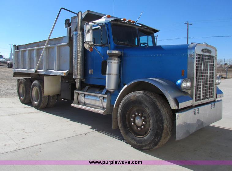 image for item G4388 1982 Freightliner dump truck