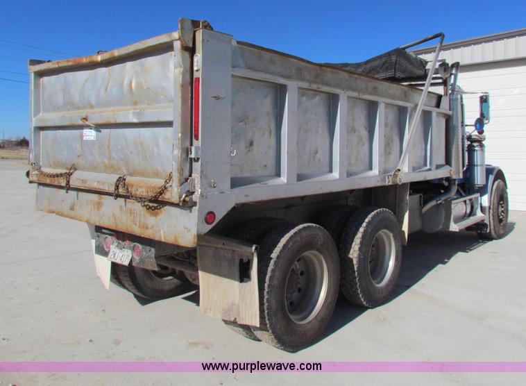 image for item G4388 1982 Freightliner dump truck