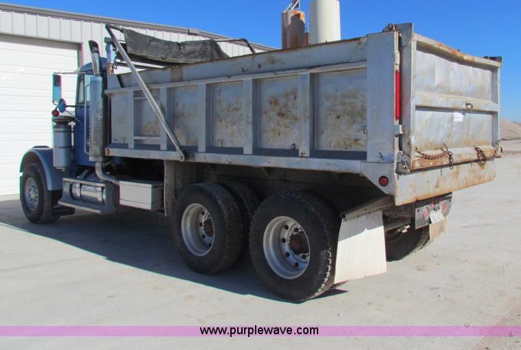 image for item G4388 1982 Freightliner dump truck