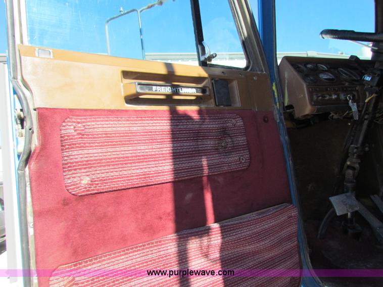 image for item G4388 1982 Freightliner dump truck