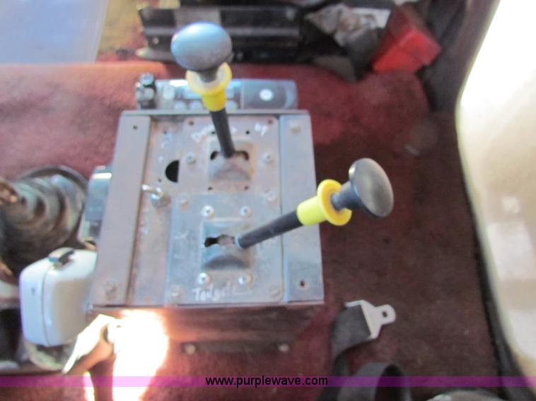 image for item G4388 1982 Freightliner dump truck