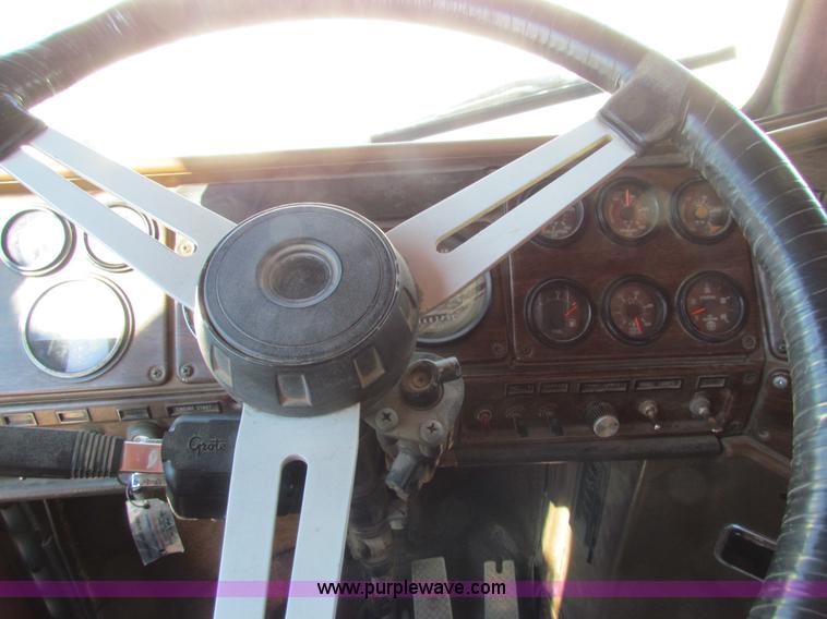 image for item G4388 1982 Freightliner dump truck