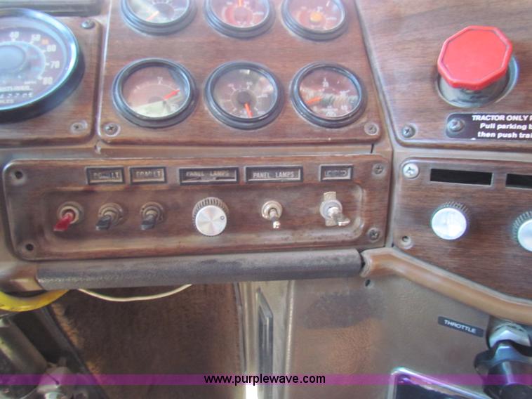 image for item G4388 1982 Freightliner dump truck