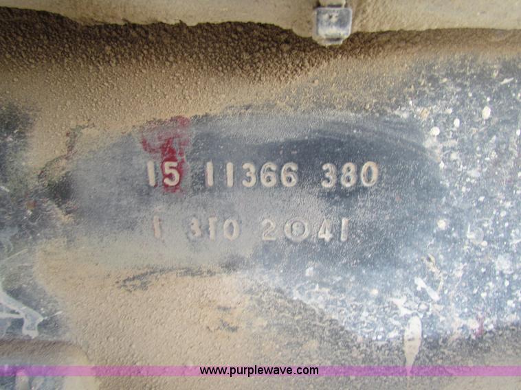 image for item G4388 1982 Freightliner dump truck