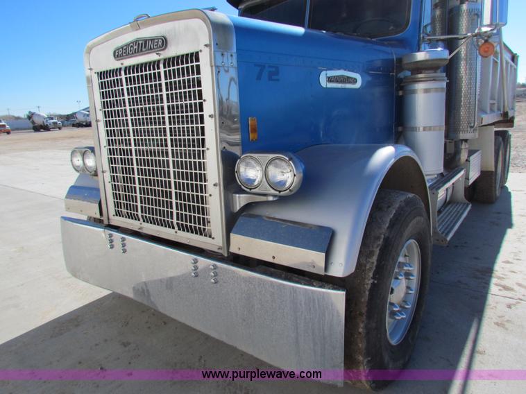 image for item G4388 1982 Freightliner dump truck