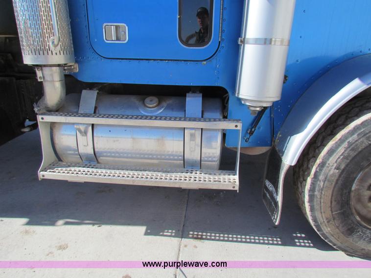 image for item G4388 1982 Freightliner dump truck