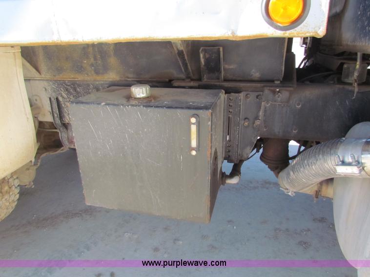 image for item G4388 1982 Freightliner dump truck