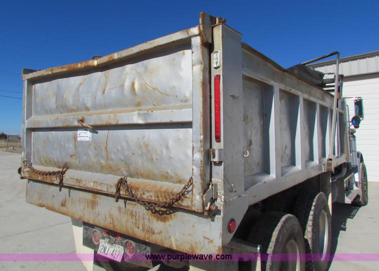 image for item G4388 1982 Freightliner dump truck
