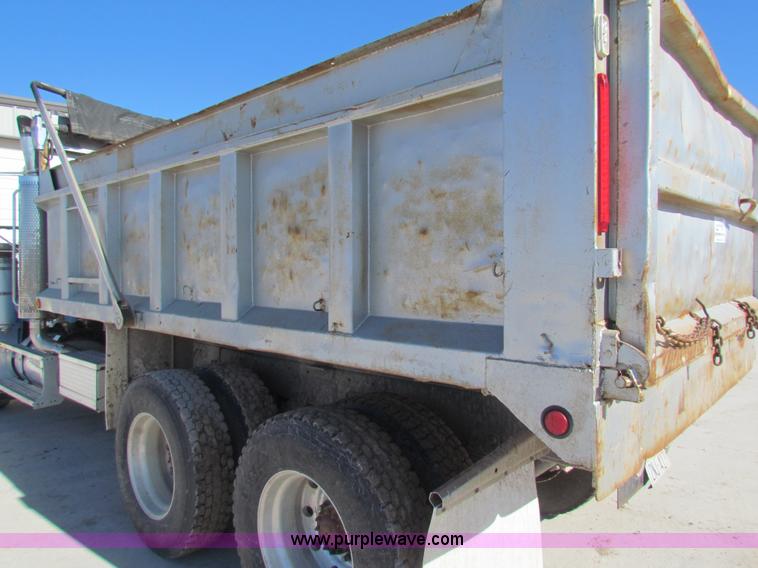 image for item G4388 1982 Freightliner dump truck