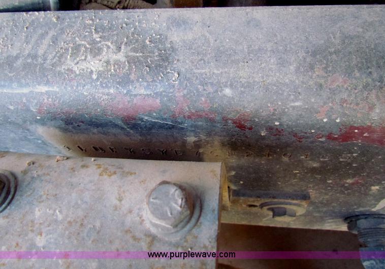 image for item G4388 1982 Freightliner dump truck