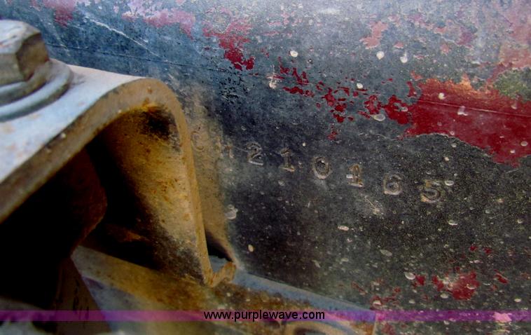 image for item G4388 1982 Freightliner dump truck