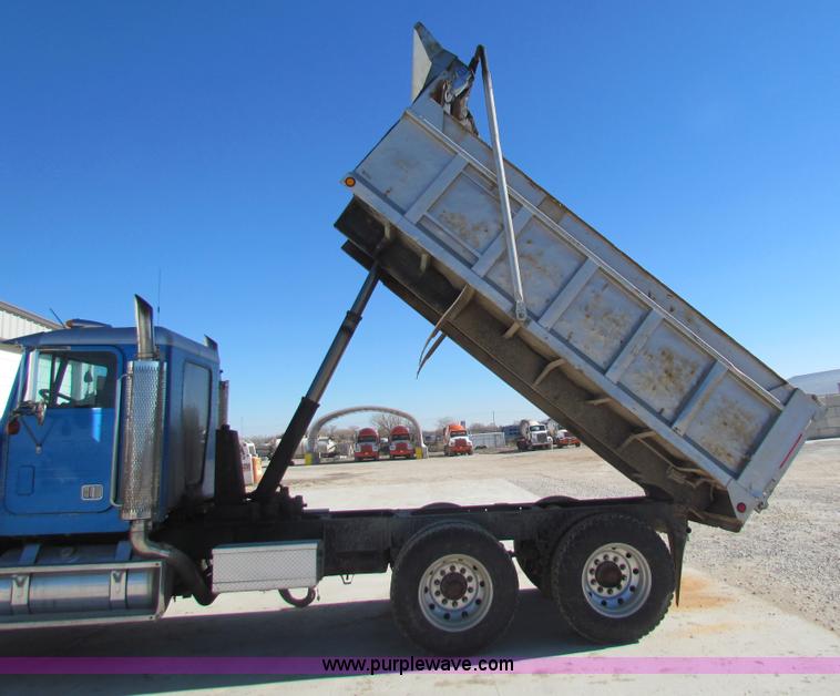 image for item G4388 1982 Freightliner dump truck