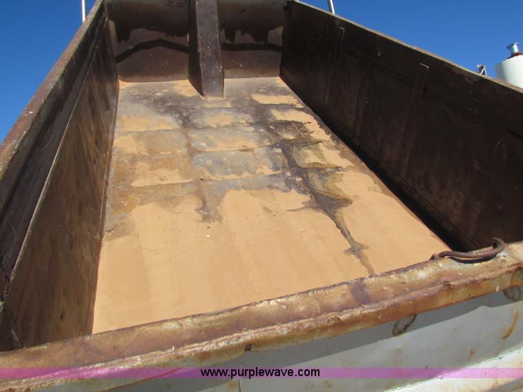 image for item G4388 1982 Freightliner dump truck