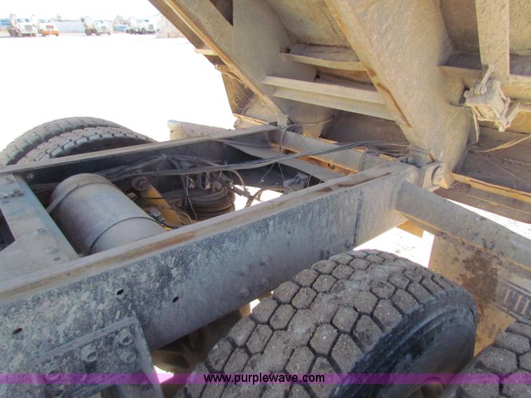 image for item G4388 1982 Freightliner dump truck