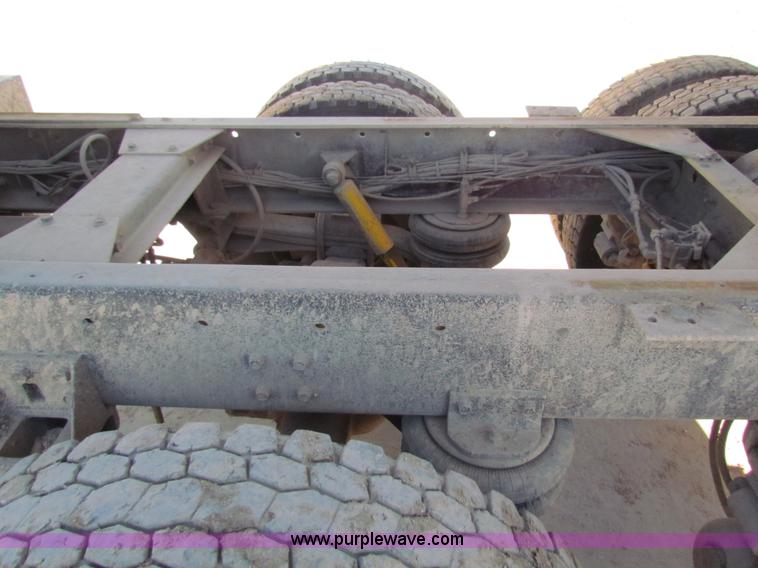 image for item G4388 1982 Freightliner dump truck