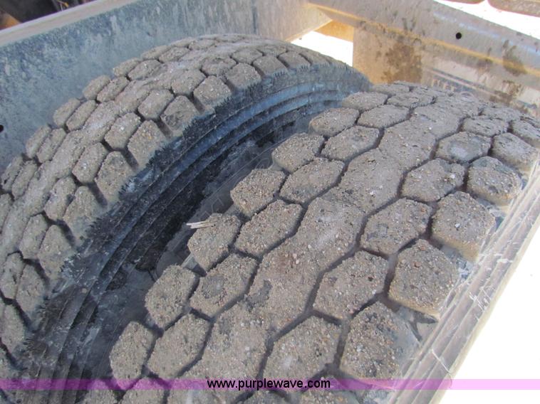 image for item G4388 1982 Freightliner dump truck