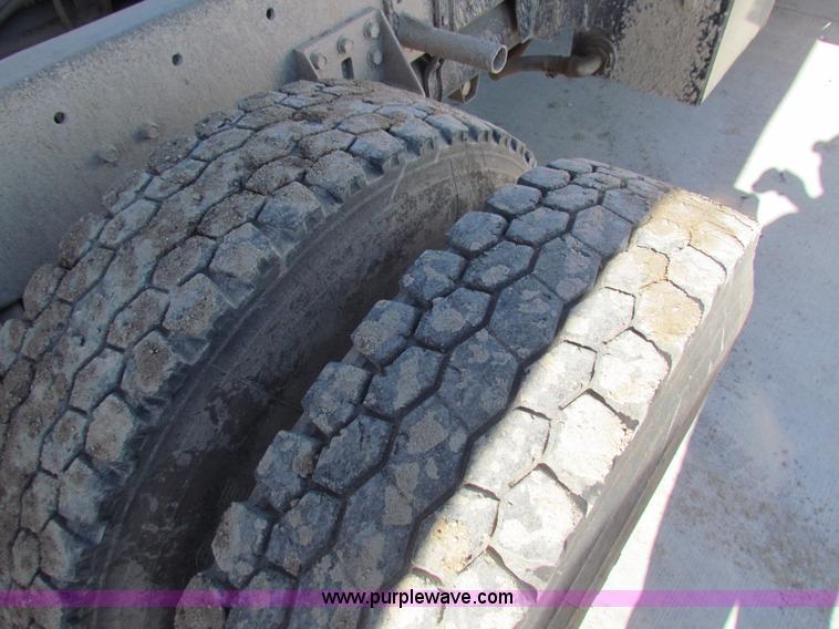 image for item G4388 1982 Freightliner dump truck