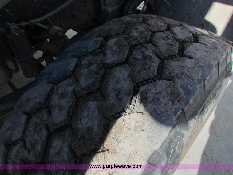 image for item G4388 1982 Freightliner dump truck