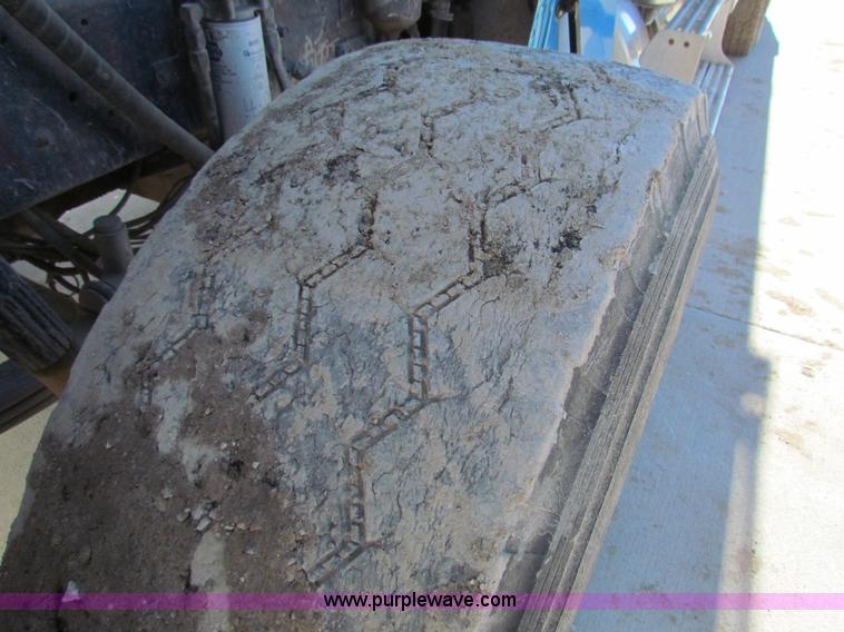 image for item G4388 1982 Freightliner dump truck