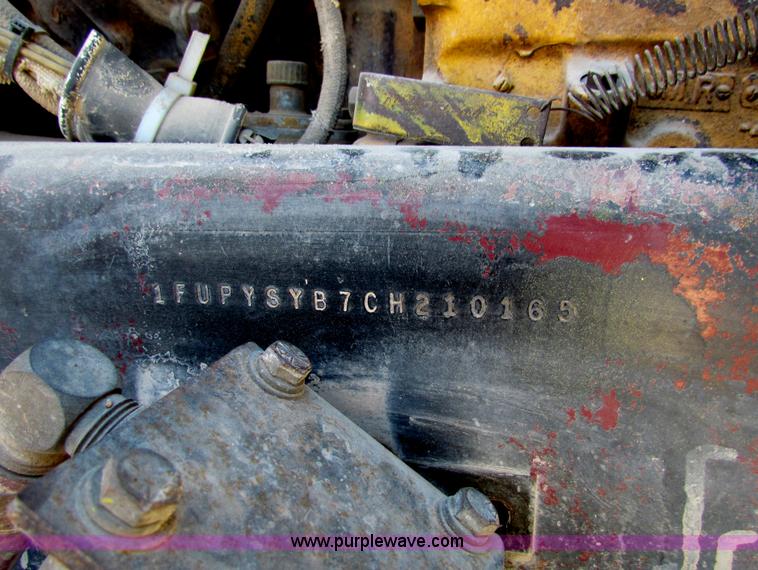 image for item G4388 1982 Freightliner dump truck