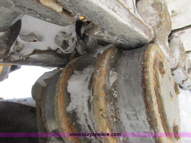 image for item G8899 2002 Caterpillar 325C L excavator