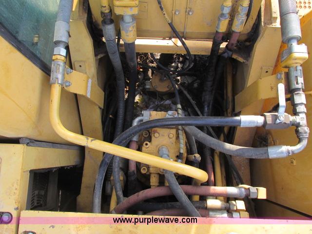 image for item G8899 2002 Caterpillar 325C L excavator