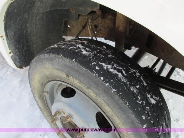 image for item G8900 2000 Ford F550 utility truck