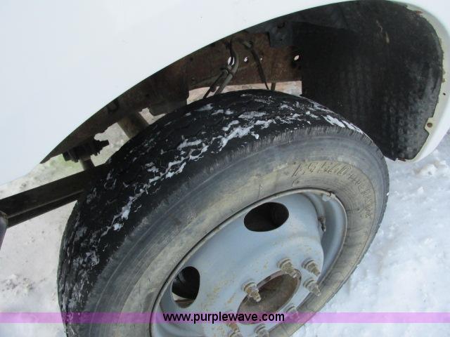 image for item G8900 2000 Ford F550 utility truck