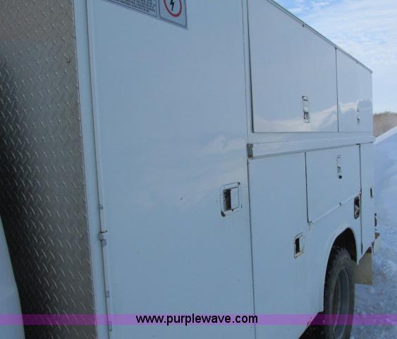 image for item G8900 2000 Ford F550 utility truck