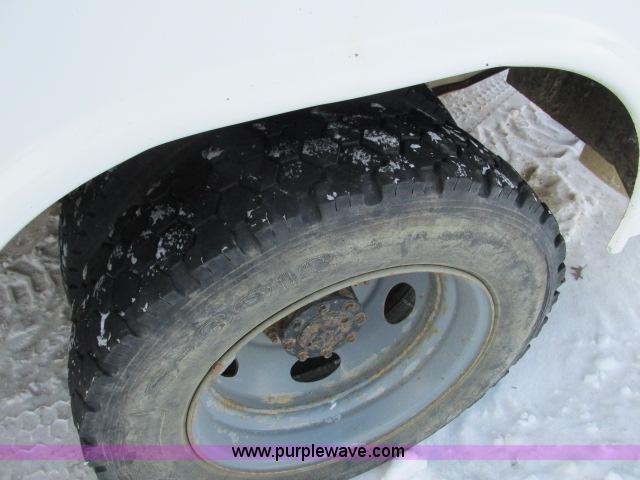 image for item G8900 2000 Ford F550 utility truck