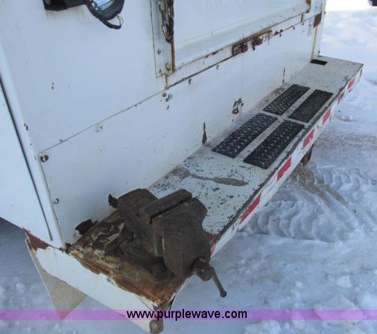 image for item G8900 2000 Ford F550 utility truck