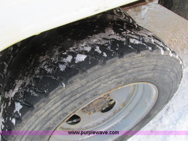 image for item G8900 2000 Ford F550 utility truck