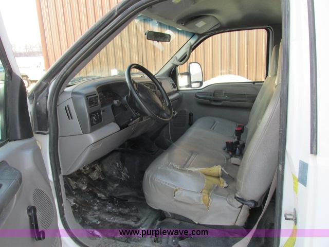 image for item G8900 2000 Ford F550 utility truck