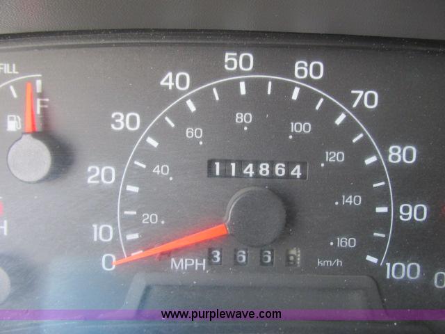 image for item G8900 2000 Ford F550 utility truck