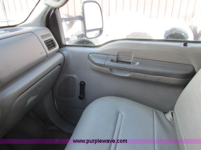 image for item G8900 2000 Ford F550 utility truck