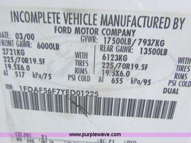image for item G8900 2000 Ford F550 utility truck