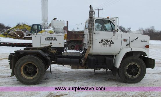 image for item G8907 1990 GMC TopKick 7000 semi truck