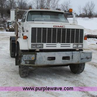 image for item G8907 1990 GMC TopKick 7000 semi truck