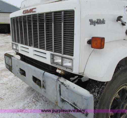 image for item G8907 1990 GMC TopKick 7000 semi truck