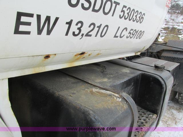 image for item G8907 1990 GMC TopKick 7000 semi truck